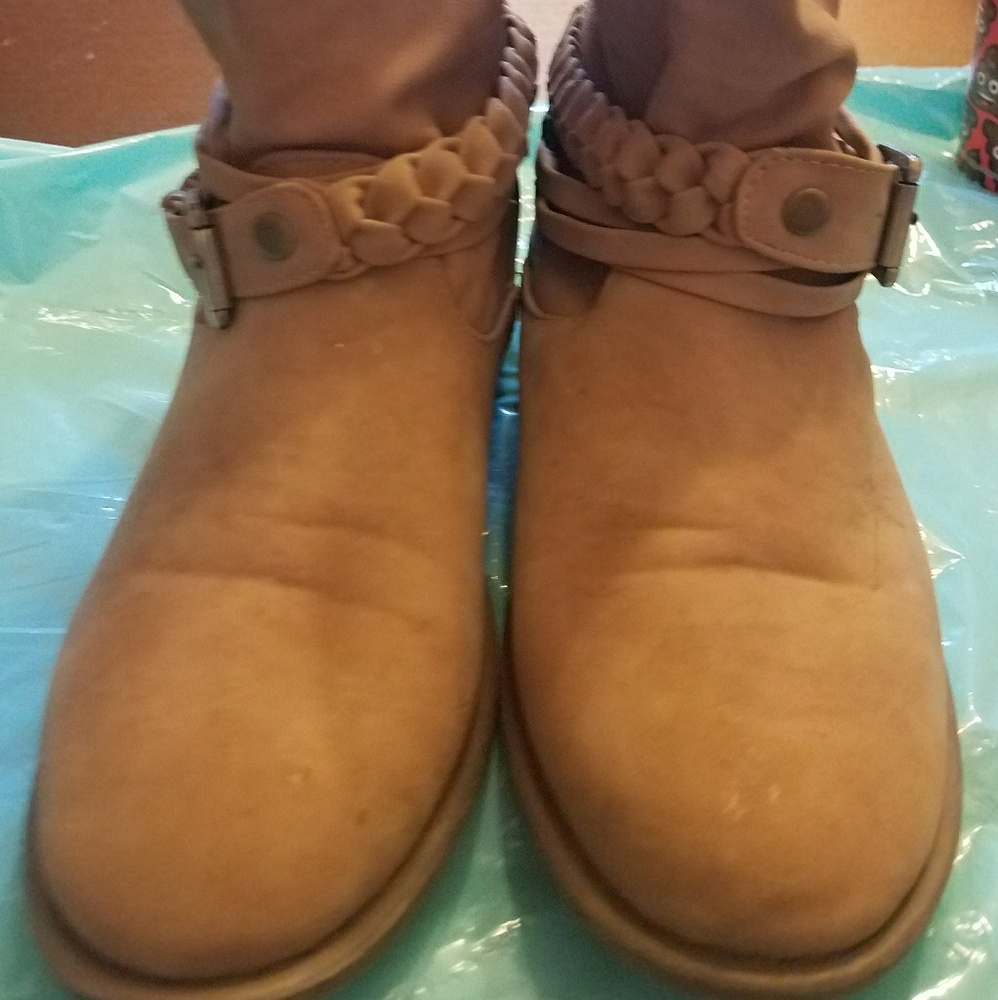 Boots - Picture 3 of 5